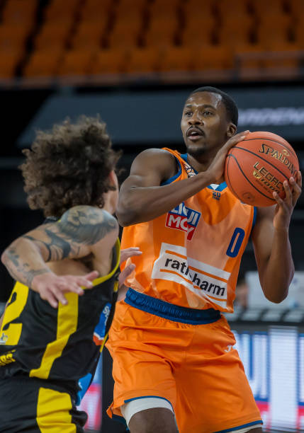 并帮助球队 并帮助球队