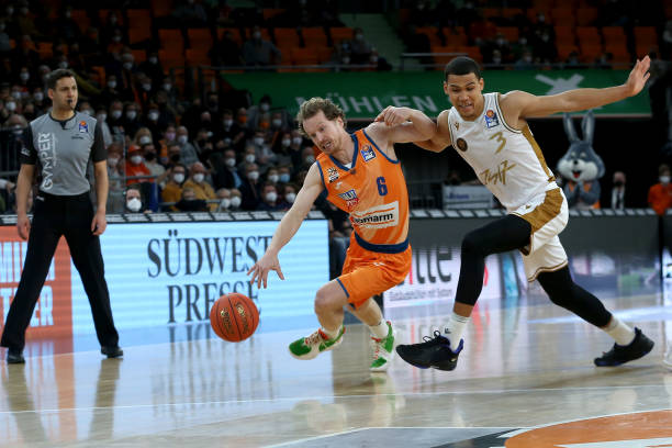 间完成破门 间完成破门