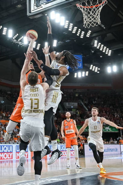 击败了鹈鹕 击败了鹈鹕