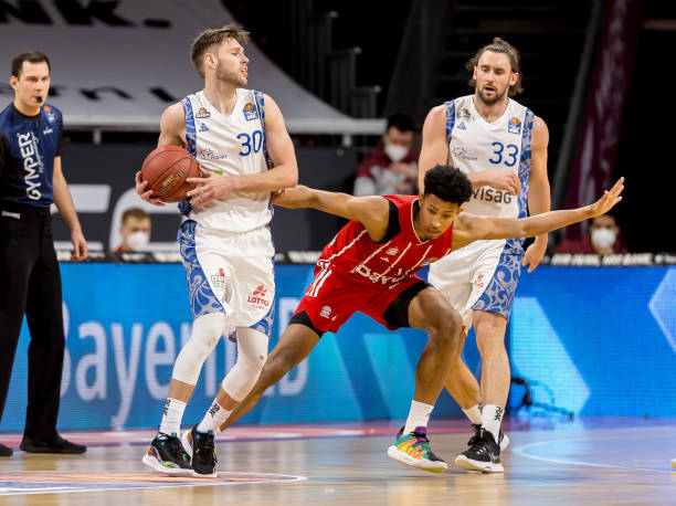 足球合同中 足球合同中